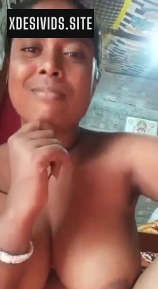 Married Bhabhi Showing Herself
