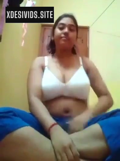 Girl Showing Her Big Boobs