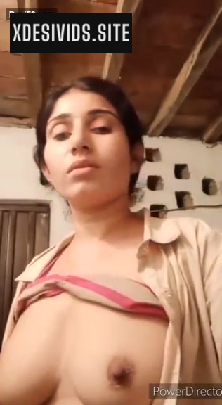 Bhabhi Showing Her Boobs