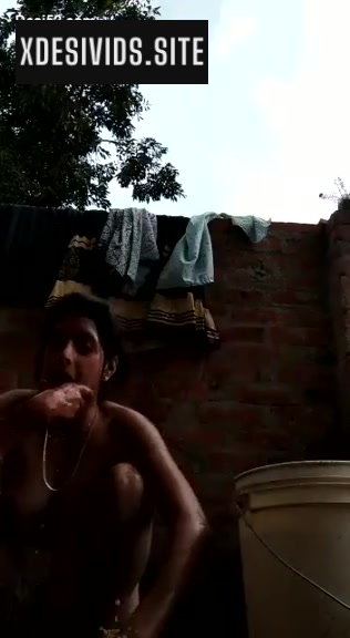 Naked Bhabhi Bathing