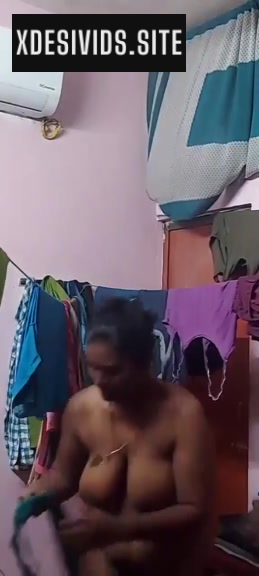 Bhabhi Getting Dressed After a Bath